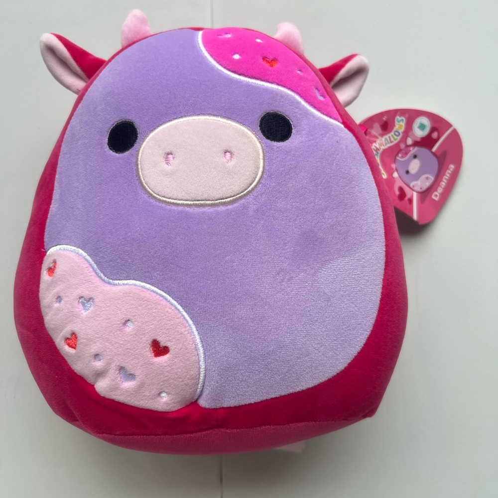 Squishmallow 8" cookie
Cow Plush - Deanna